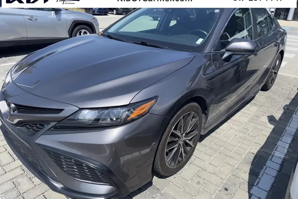 2021 Toyota Camry SE photo 1