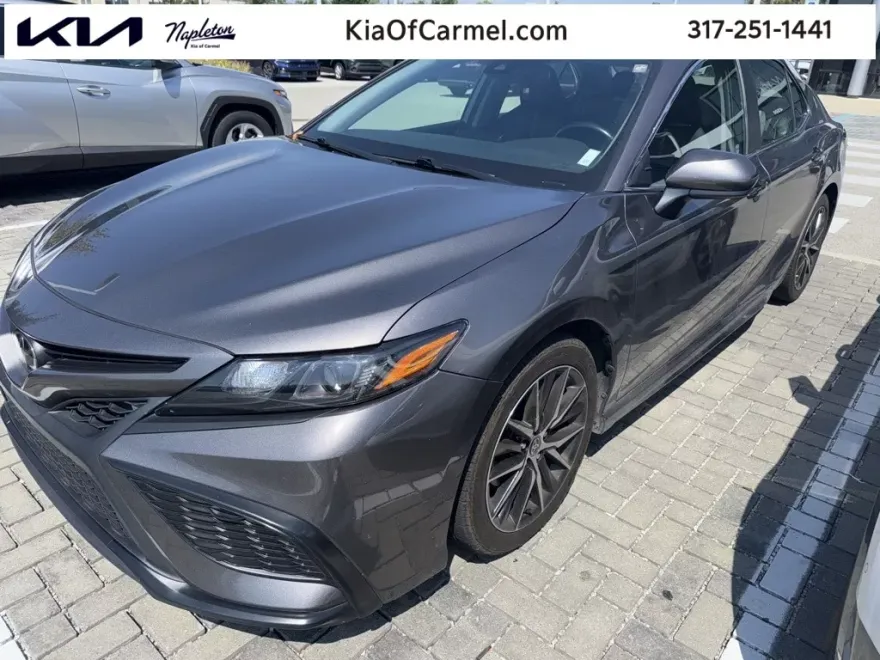 2021 Toyota Camry SE photo 1