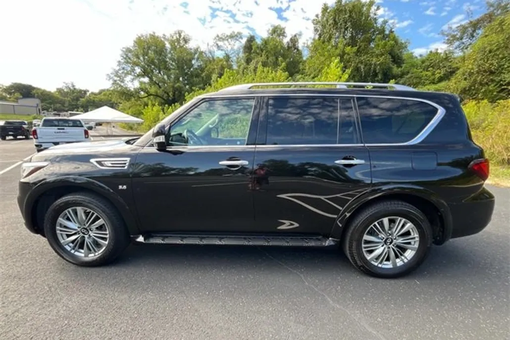 2018 Infiniti QX80 photo 1