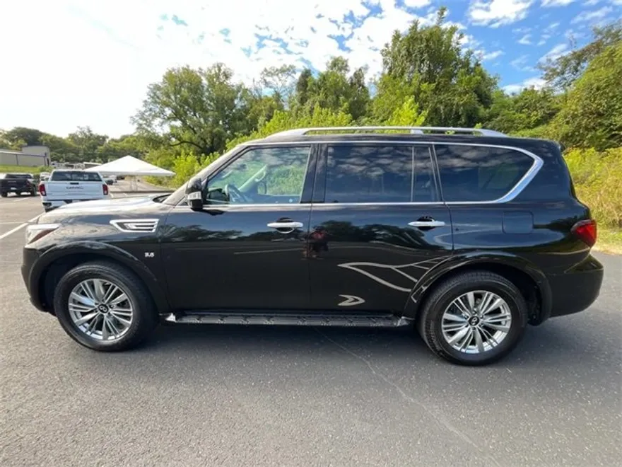 2018 Infiniti QX80 photo 1
