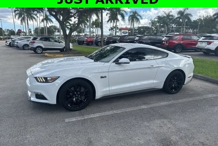 2017 Ford Mustang GT Premium photo 1