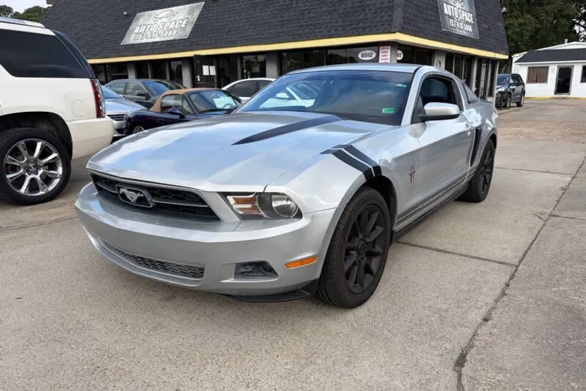 2010 Ford Mustang Base photo 1