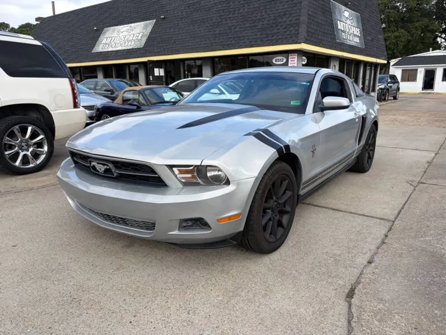 2010 Ford Mustang Base photo 1