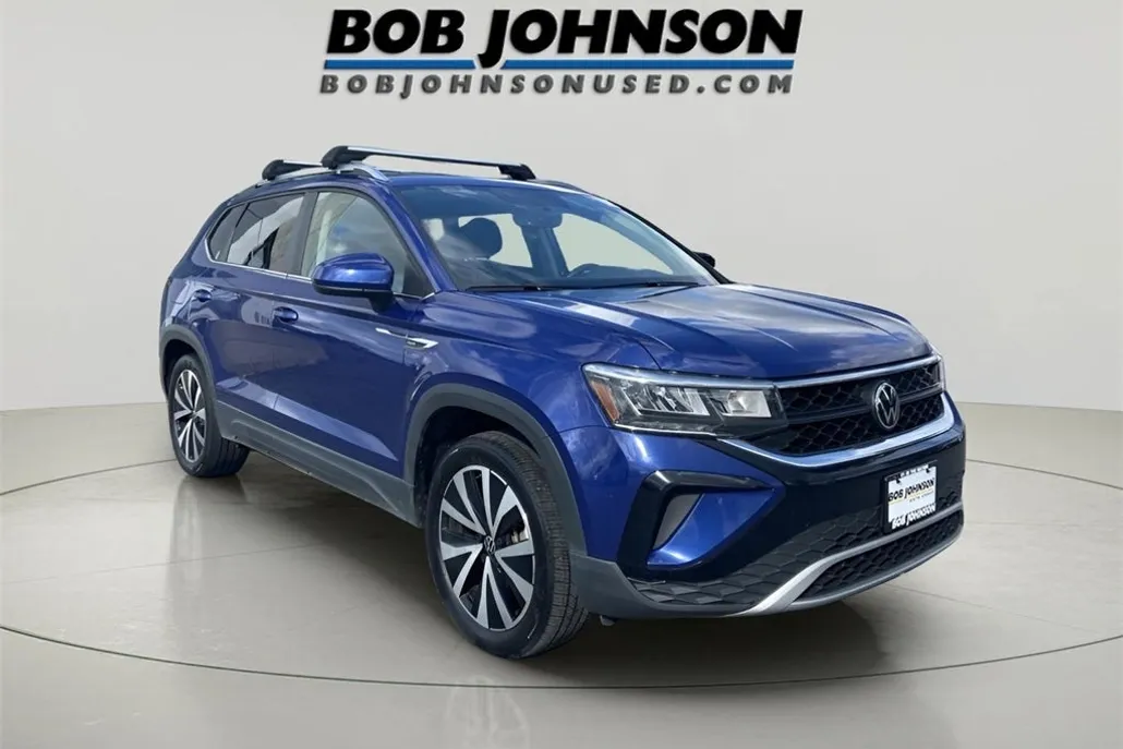 2022 Volkswagen Taos SE photo 1