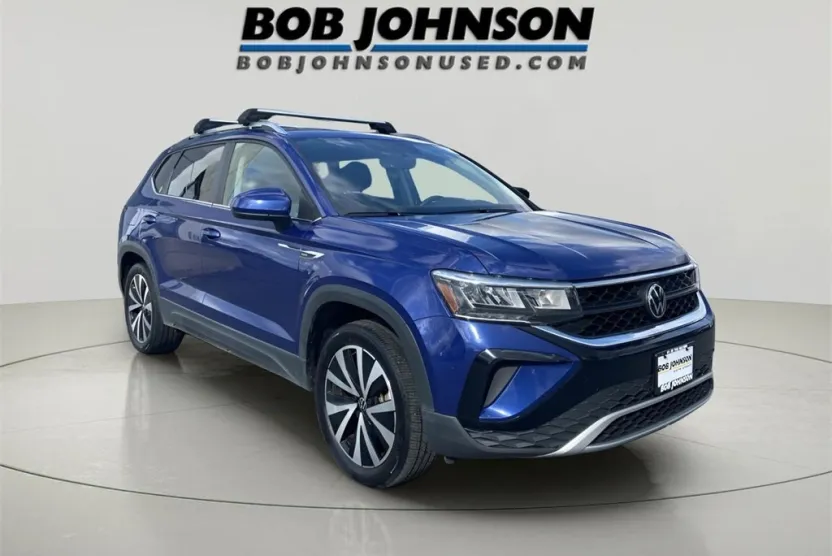 2022 Volkswagen Taos SE photo 1