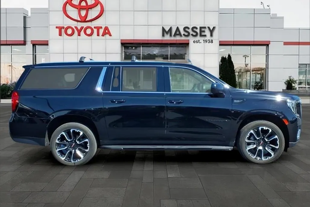 2022 Gmc Yukon XL SLE photo 1