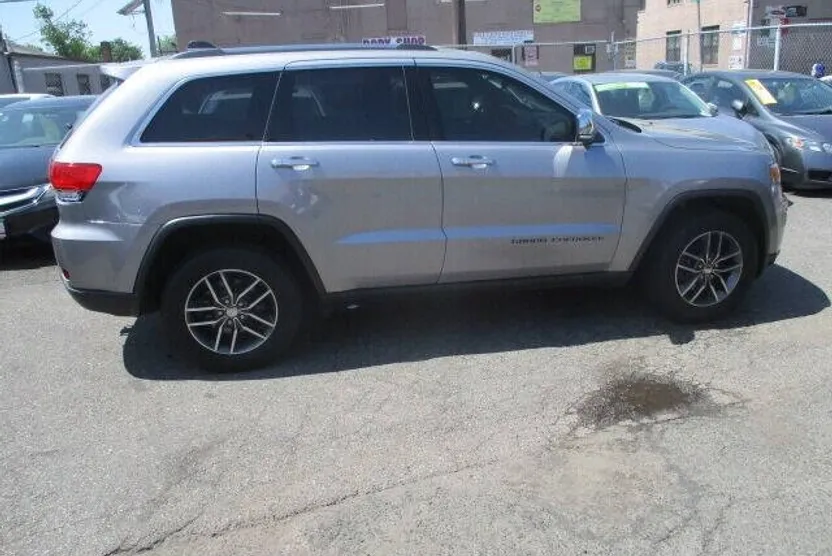 2017 Jeep Grand Cherokee Limited photo 1
