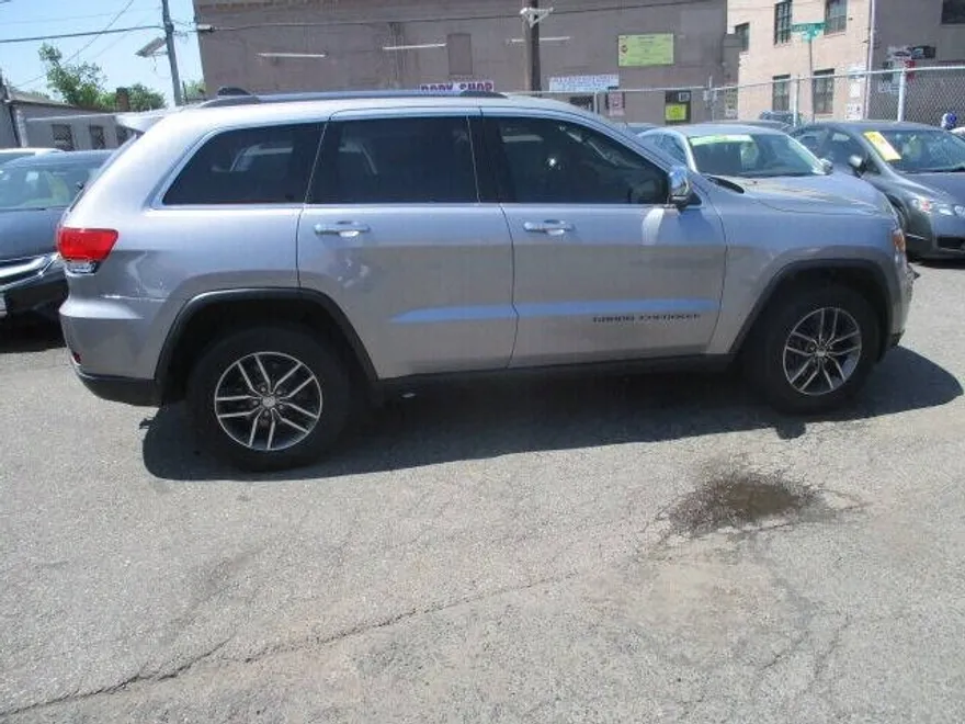 2017 Jeep Grand Cherokee Limited photo 1