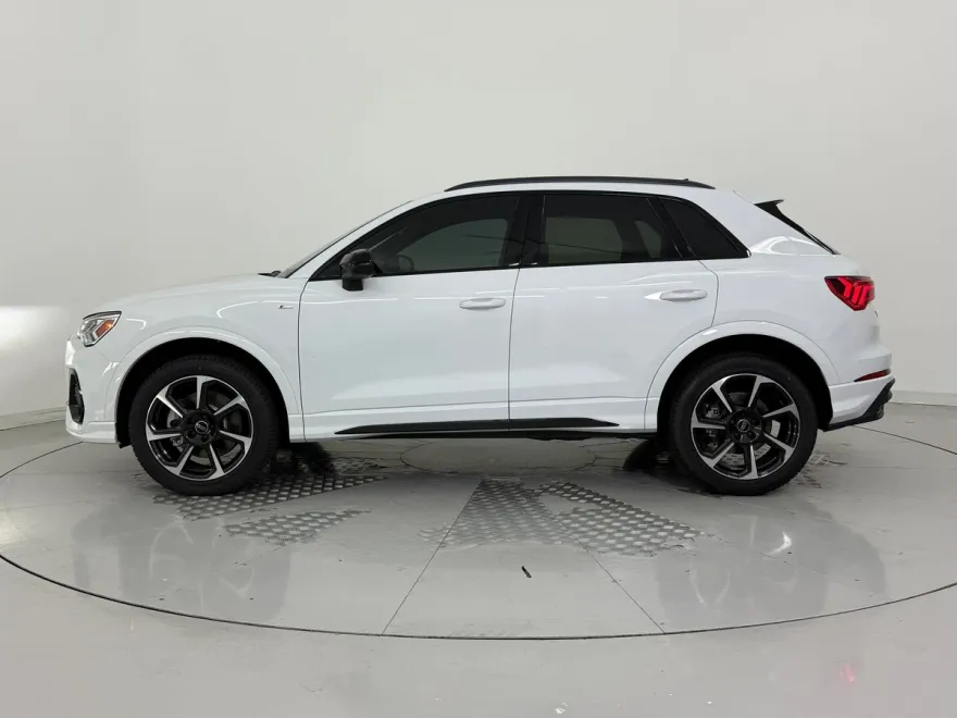 2025 Audi Q3 45 TFSI S line Premium Plus photo 1