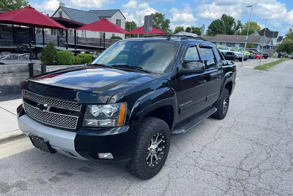 2013 Chevrolet Avalanche LT photo 1