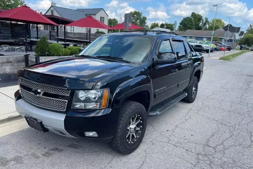 2013 Chevrolet Avalanche LT photo 1