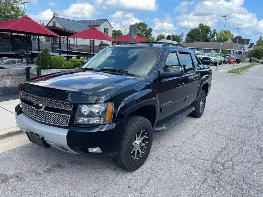 2013 Chevrolet Avalanche LT photo 1