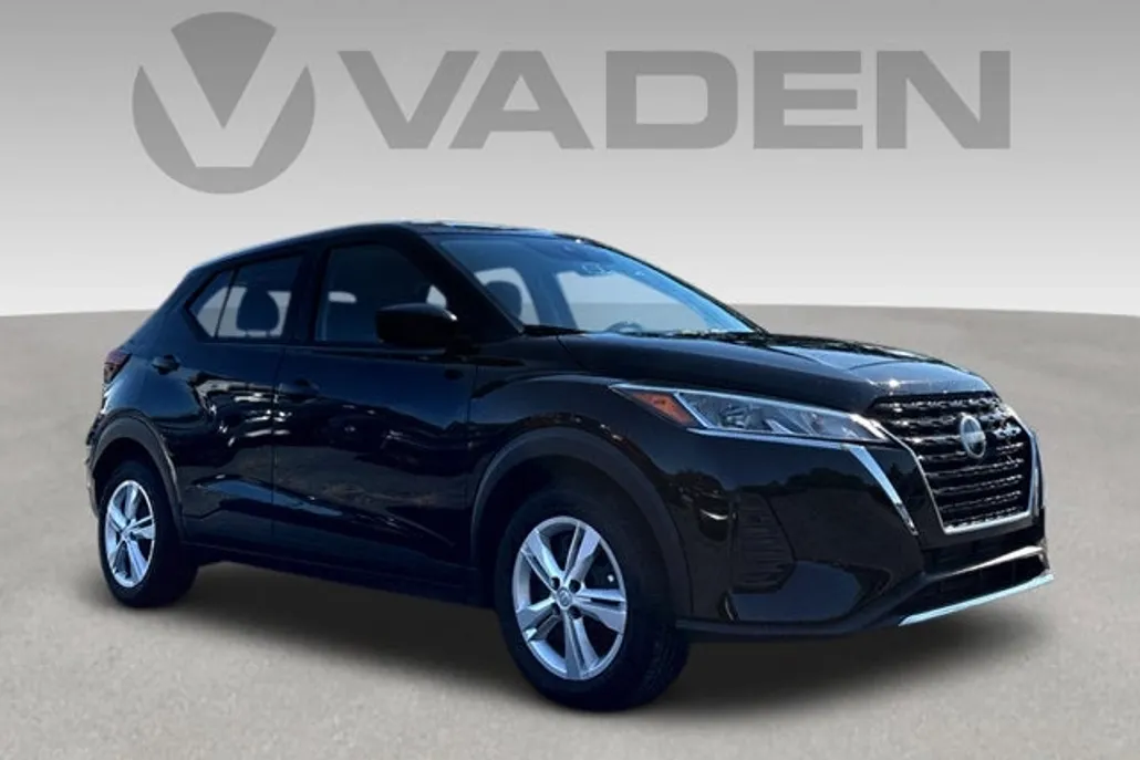 2025 Nissan Kicks Play S photo 1