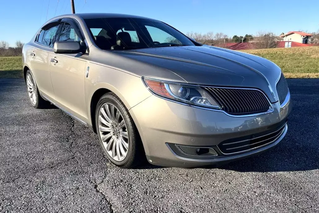2015 Lincoln MKS photo 1