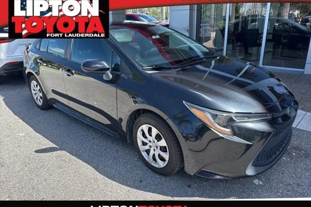 2022 Toyota Corolla LE photo 1