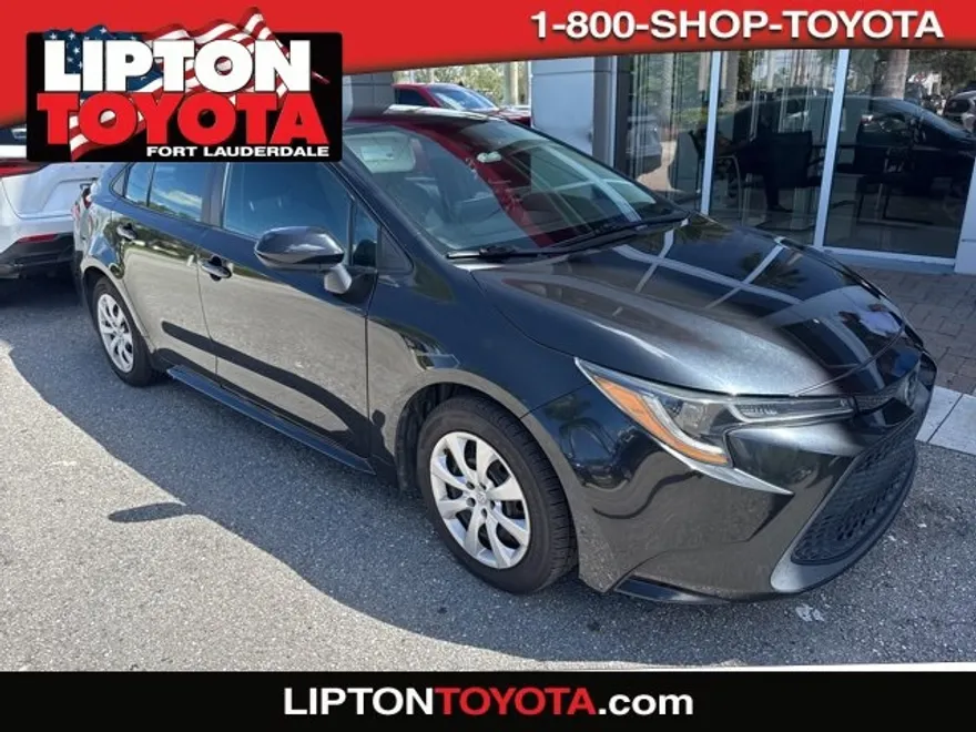 2022 Toyota Corolla LE photo 1