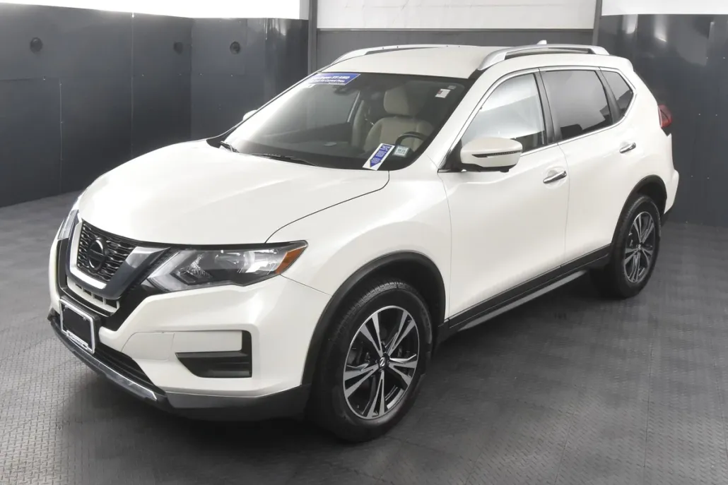 2020 Nissan Rogue SV photo 1