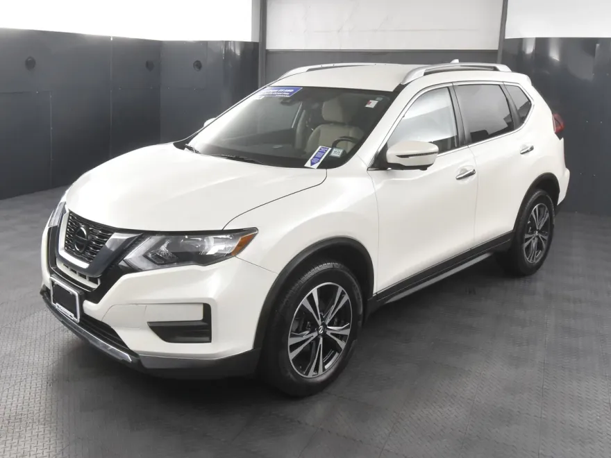 2020 Nissan Rogue SV photo 1