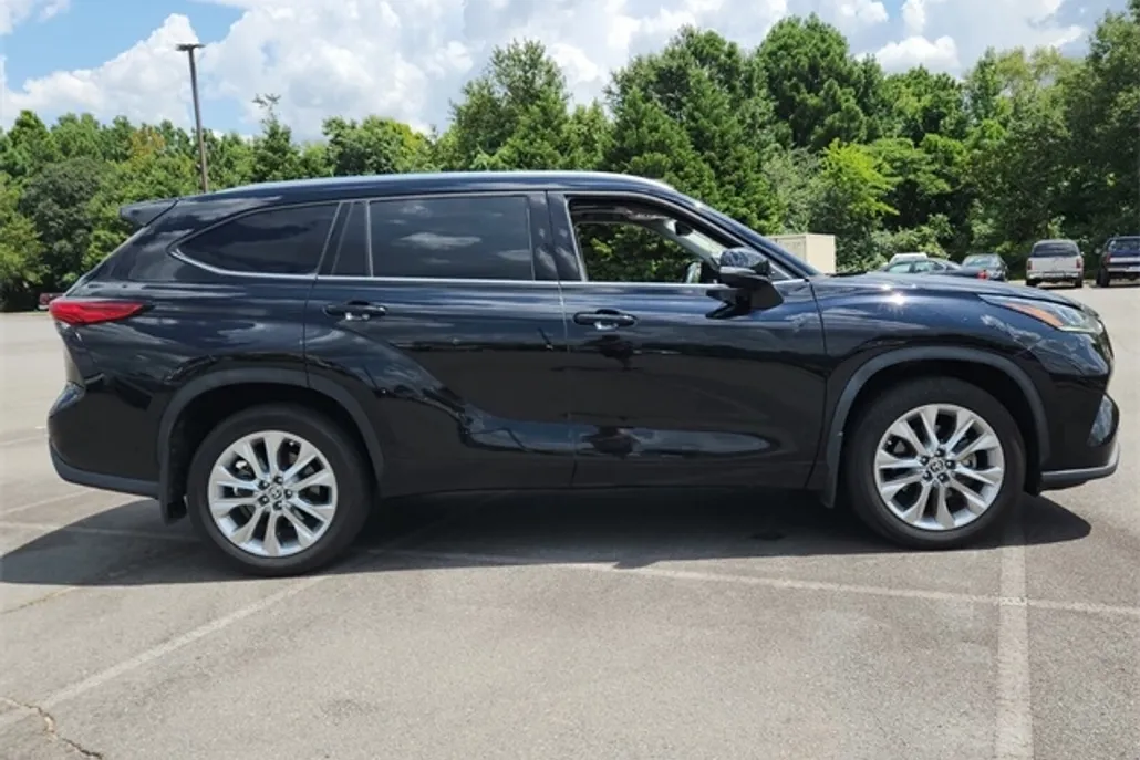 2021 Toyota Highlander Limited photo 1