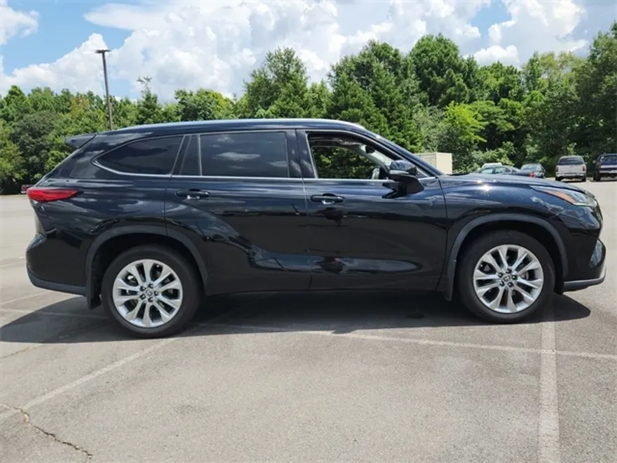 2021 Toyota Highlander Limited photo 1