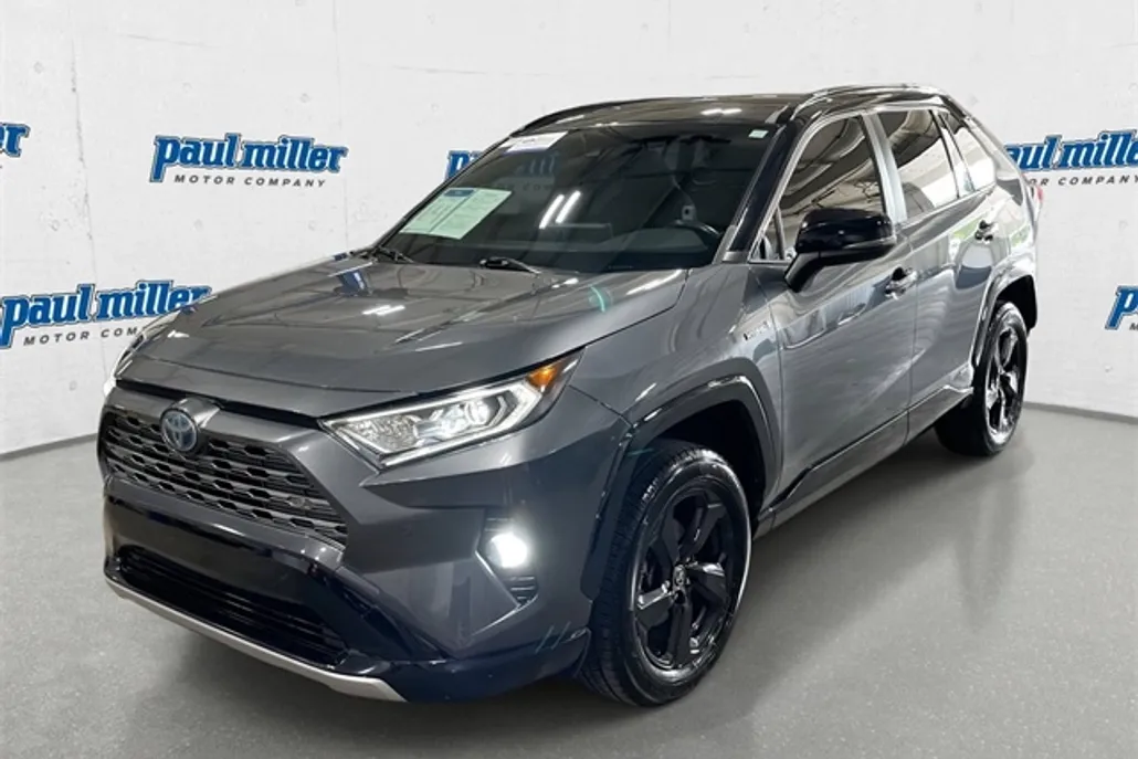2019 Toyota RAV4 Hybrid XSE photo 1
