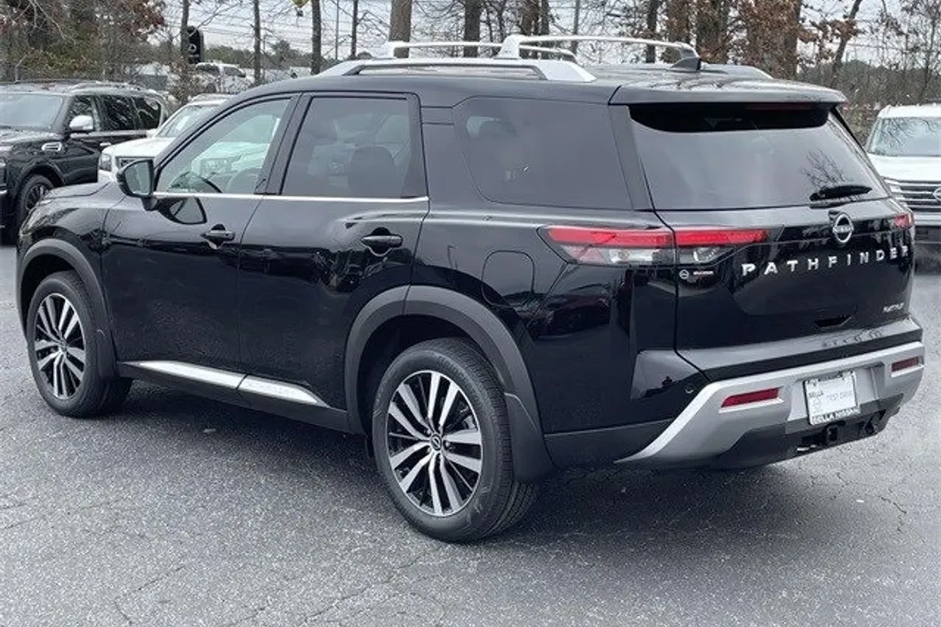 2025 Nissan Pathfinder Platinum photo 1