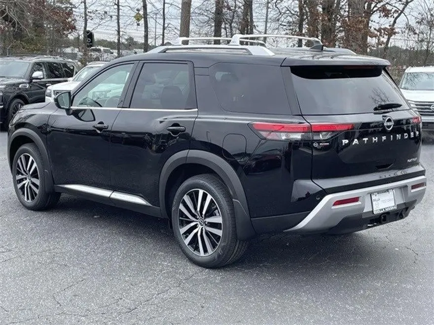2025 Nissan Pathfinder Platinum photo 1
