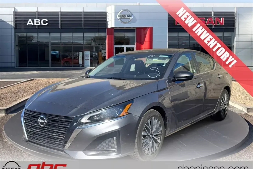 2024 Nissan Altima 2.5 SV photo 1