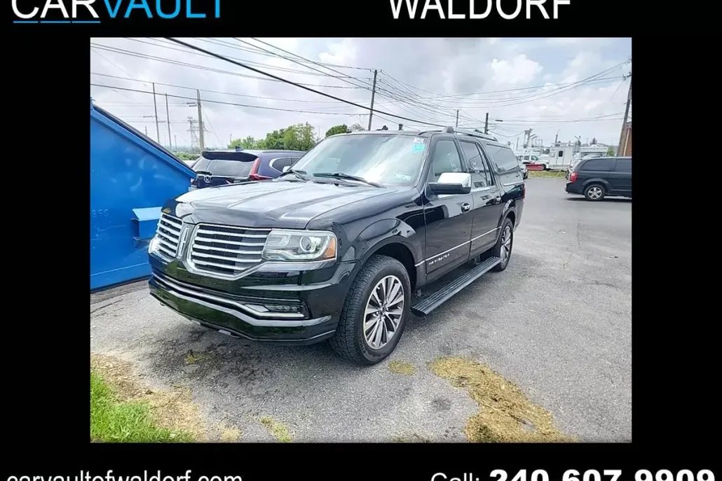2016 Lincoln Navigator Select photo 1