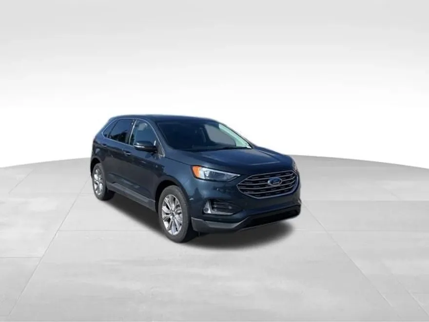 2024 Ford Edge Titanium photo 1