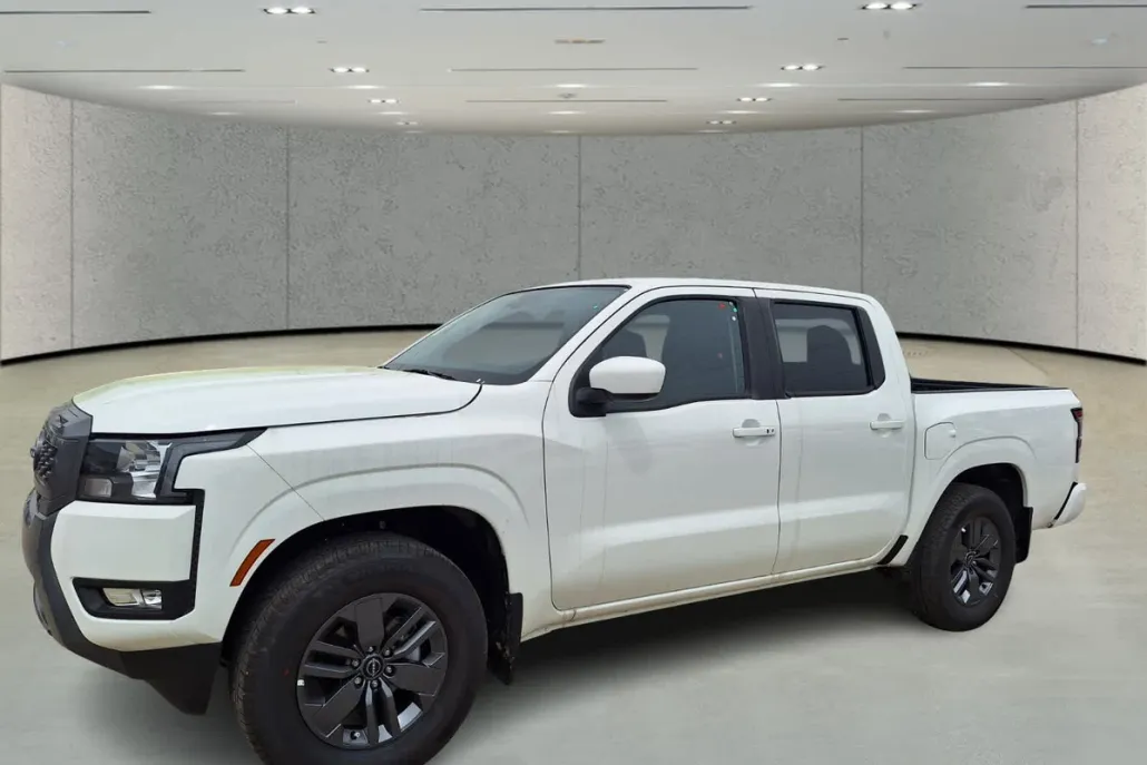 2025 Nissan Frontier SV Crew Cab photo 1
