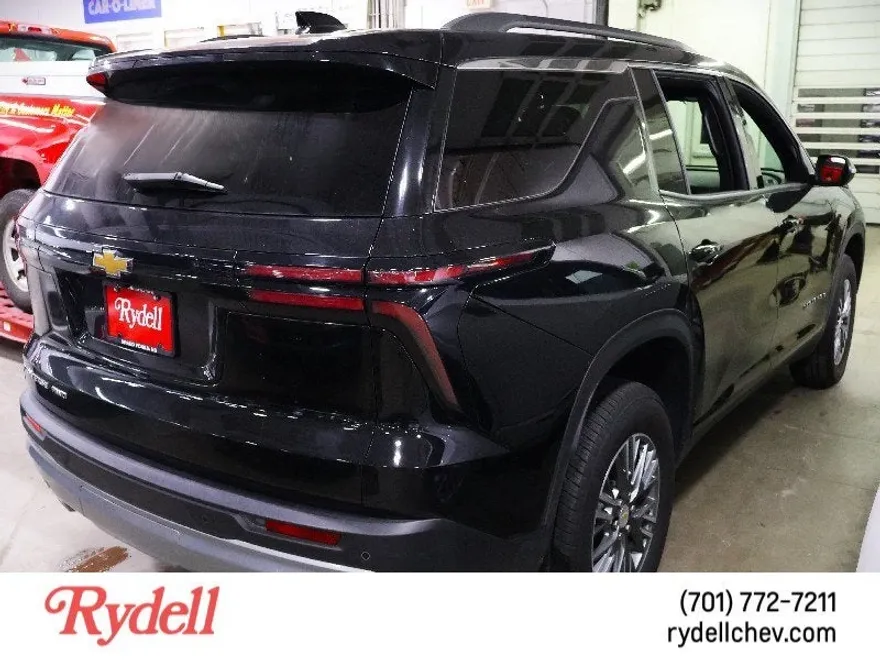 2025 Chevrolet Traverse photo 1