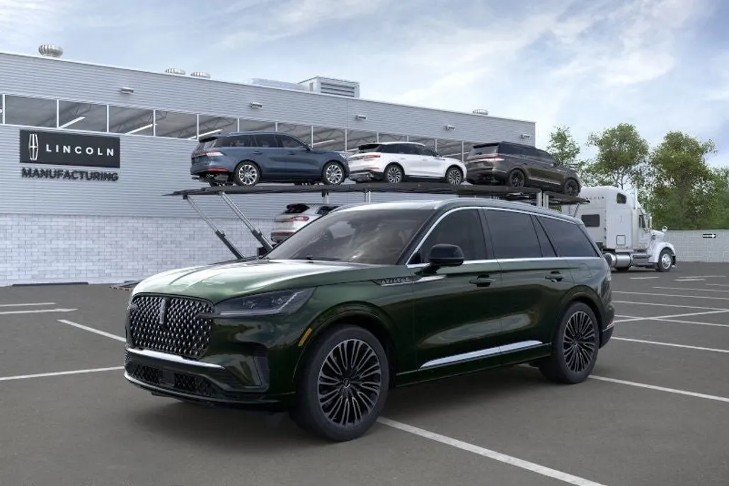 2025 Lincoln Aviator Black Label photo 1