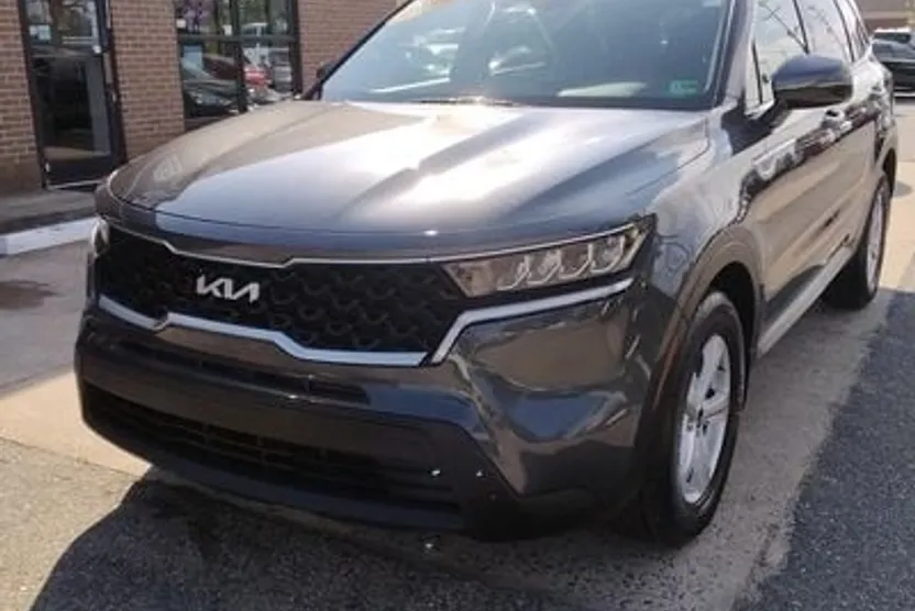 2023 Kia Sorento LX photo 1
