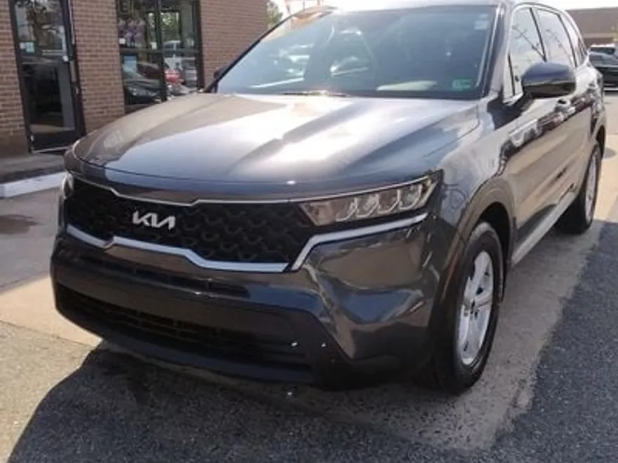 2023 Kia Sorento LX photo 1