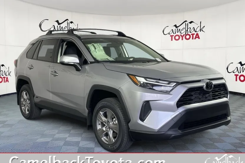 2025 Toyota RAV4 Hybrid XLE photo 1