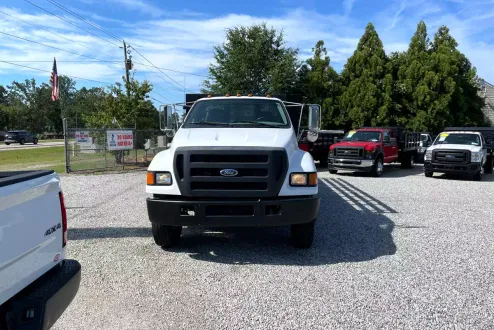 2006 Ford F-750 Regular Cab photo 3