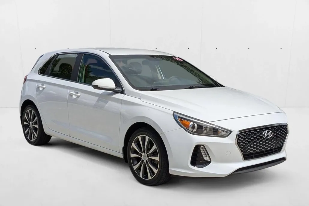 2020 Hyundai Elantra GT photo 1