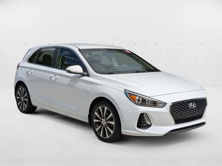 2020 Hyundai Elantra GT photo 1