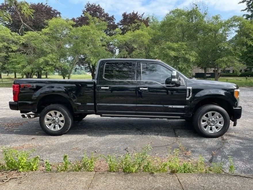 2018 Ford F-250 Platinum photo 1