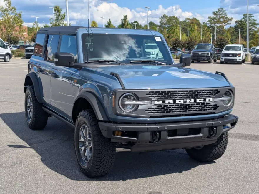 2025 Ford Bronco Badlands photo 1