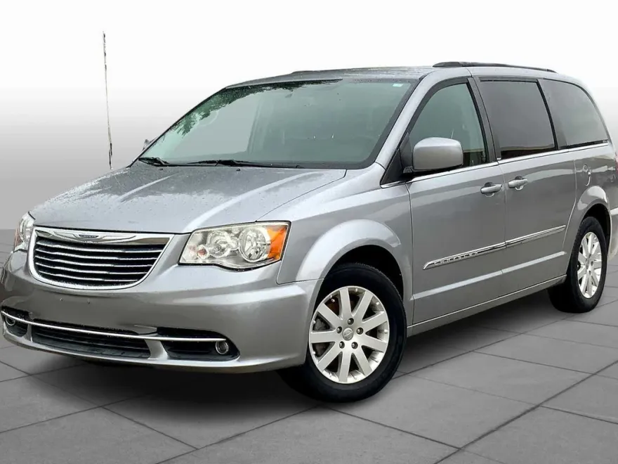 2014 Chrysler Town & Country Touring photo 1