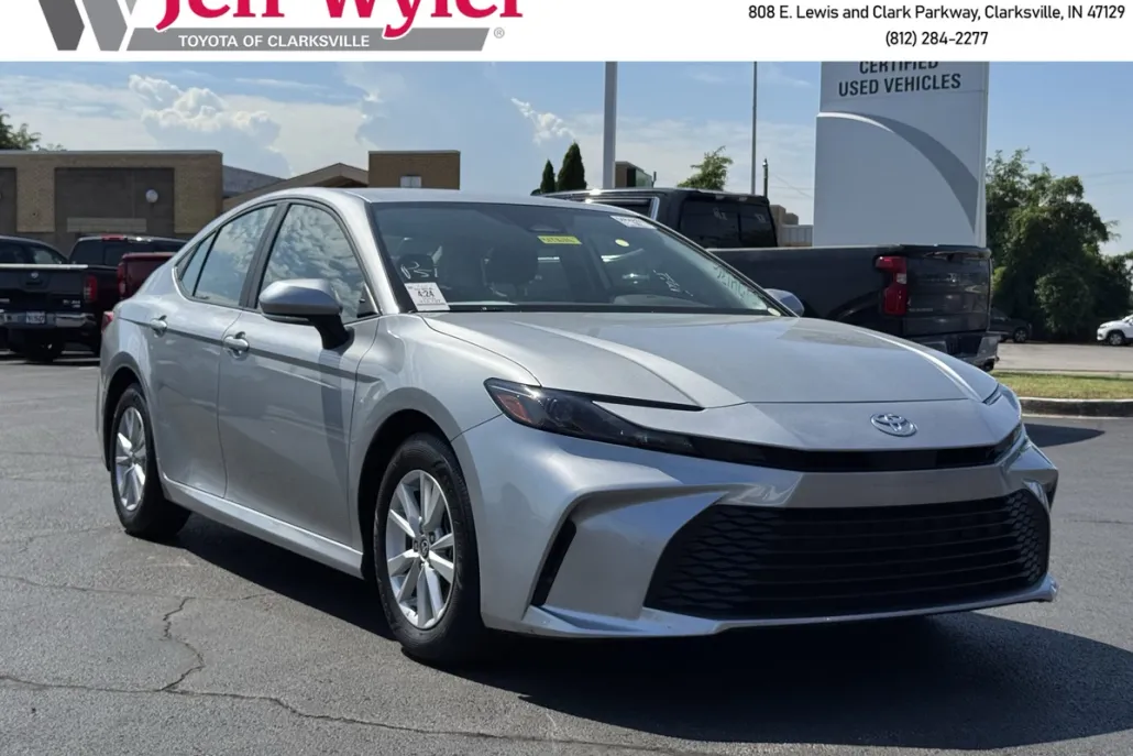 2025 Toyota Camry LE Hybrid photo 1