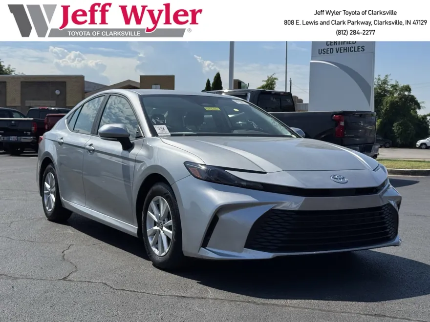 2025 Toyota Camry LE Hybrid photo 1