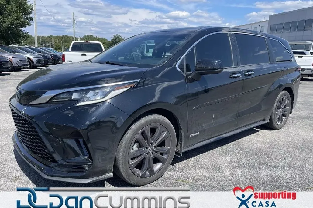 2021 Toyota Sienna XSE photo 1
