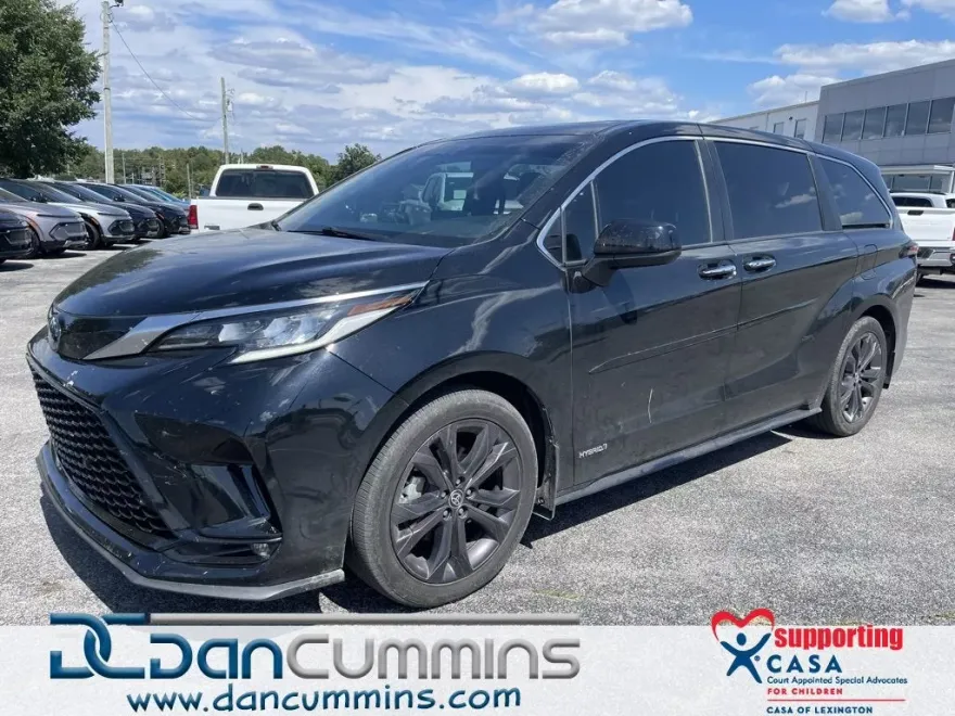 2021 Toyota Sienna XSE photo 1