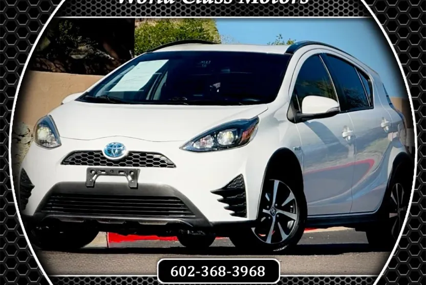 2018 Toyota Prius C Four photo 1