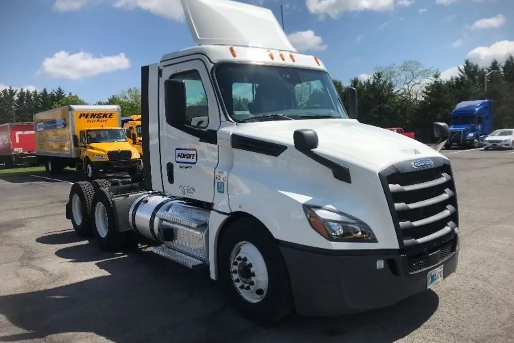 2022 Freightliner Cascadia 126" Day cab photo 1