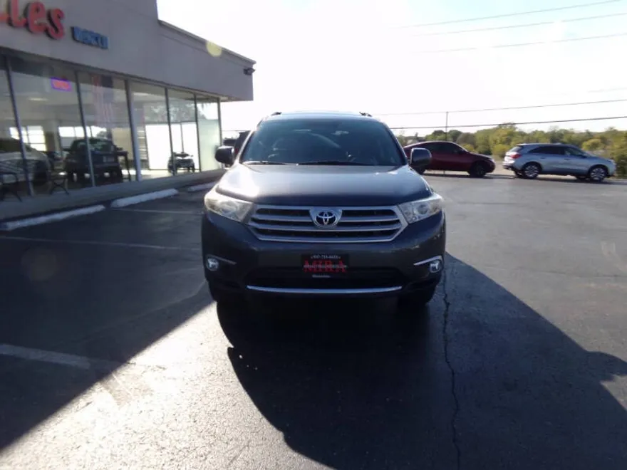 2012 Toyota Highlander SE photo 1