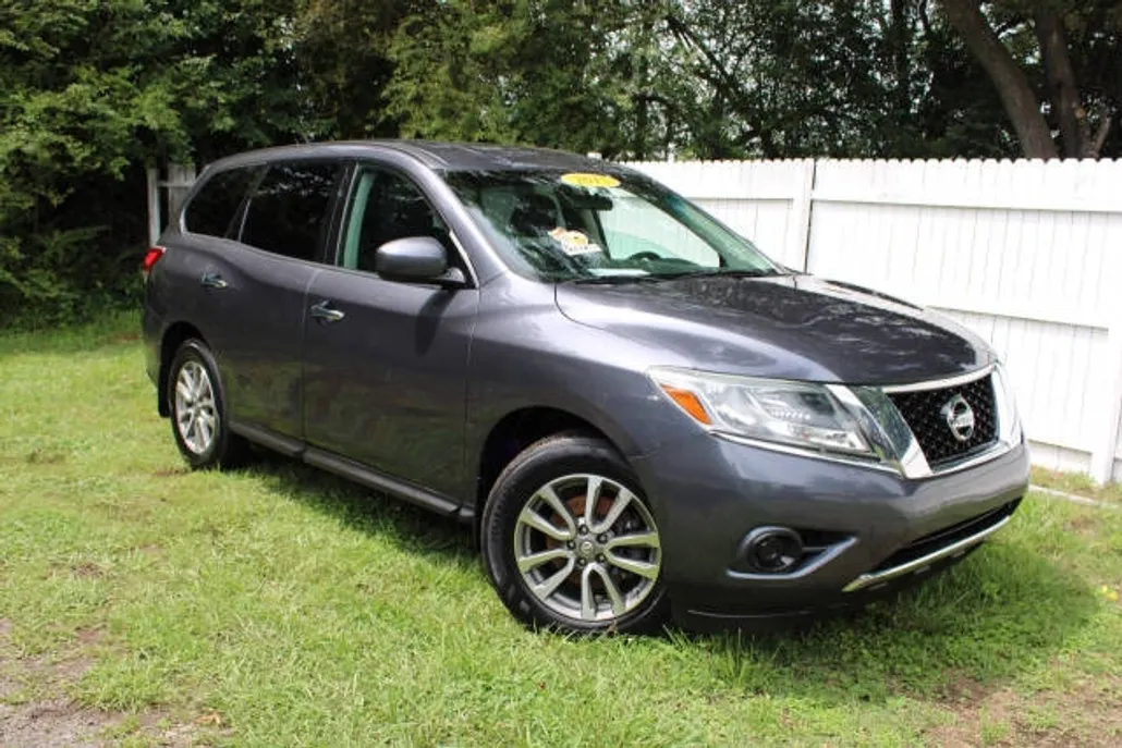 2014 Nissan Pathfinder S photo 1